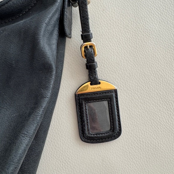 PRADA Hobo Black Leather Shoulder Bag with Gold Hardware Vintage / pre-loved - Picture 4 of 12